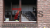 eine Person verletzt sich bei Rettungsversuch - Feuerwehr konnte Brandausbreitung verhindern - Brandausbruch in Küche: 