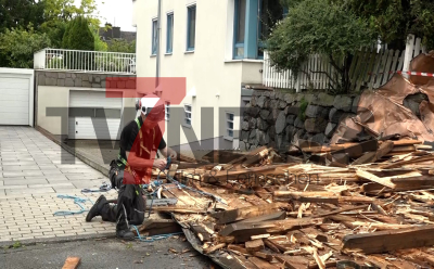 Tornado richtet schwere Schäden in Hagen an - zahlreiche Einsätze für die Einsatzkräfte - Dächer und Bäume halten nicht stand - bislang keine Verletzten : 