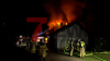 Feuerschein bereits auf der Anfahrt zu sehen - Unter anderem Hackschnitzelheizung mit Hackschnitzelbunker untergebracht - Brand relativ schnell unter Kontrolle, aber trotzdem hoher Sachschaden - Gebäude brennt komplett aus - Feuerwehr lange mit Nachlöscharbeiten beschäftigt: 