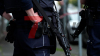 Täter flüchtig - Großfahndung eingeleitet - erneute Gewalttat binnen weniger Tage - vier Personen werden verletzt, eine davon lebensgefährlich - Sondereinsatzkommando der Polizei im Einsatz - Notfallseelsorge vor Ort - Einschussloch in Tür des Frisörsalons: Wir sind mit einer LiveU vor Ort und erstellen erstes Bildmaterial!