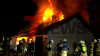 Feuerschein bereits auf der Anfahrt zu sehen - Unter anderem Hackschnitzelheizung mit Hackschnitzelbunker untergebracht - Brand relativ schnell unter Kontrolle, aber trotzdem hoher Sachschaden - Gebäude brennt komplett aus - Feuerwehr lange mit Nachlöscharbeiten beschäftigt: 