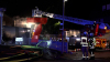 Bewohner bleiben unverletzt - Feuerwehrmann verletzt sich leicht bei Rettungsversuch - Wohnhaus bleibt bewohnbar - Carport vollständig ausgebrannt - Feuerwehr agierte besonders schnell: 