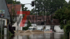 weiterhin extrem ergiebiger Dauerregen - Niederschlagsmengen von 30-60 l/qm werden erwartet - Feuerwehr ebenfalls vom Hochwasser betroffen - Große Gefahr für Leib und Leben durch massive Überflutungen - Katastrophenfall ausgerufen - vermisste 43-jährige tot geborgen: Exklusive Mitfahrt auf Radlader bei Evakuierung und Rettung!