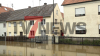 weiterhin extrem ergiebiger Dauerregen - Niederschlagsmengen von 30-60 l/qm werden erwartet - Feuerwehr ebenfalls vom Hochwasser betroffen - Große Gefahr für Leib und Leben durch massive Überflutungen - Katastrophenfall ausgerufen - vermisste 43-jährige tot geborgen: Exklusive Mitfahrt auf Radlader bei Evakuierung und Rettung!