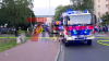 Schwarze Rauchwolke dringt aus Tiefgarageneinfahrt - fahrbarer Großventilator wurde in Stellung gebracht - Materialien des Bootes sorgten für massive Rauchentwicklung : 