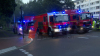 Schwarze Rauchwolke dringt aus Tiefgarageneinfahrt - fahrbarer Großventilator wurde in Stellung gebracht - Materialien des Bootes sorgten für massive Rauchentwicklung : 