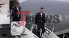 Ronaldo verlässt Flieger (on Tape) - berühmtester Fußballspieler landet am beschaulichen FMO - Tausende Fans in Trikots - Fans sind in freudiger Erwartung für den Beginn der EM 2024: 