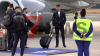 Ronaldo verlässt Flieger (on Tape) - berühmtester Fußballspieler landet am beschaulichen FMO - Tausende Fans in Trikots - Fans sind in freudiger Erwartung für den Beginn der EM 2024: 