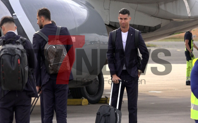 Ronaldo verlässt Flieger (on Tape) - berühmtester Fußballspieler landet am beschaulichen FMO - Tausende Fans in Trikots - Fans sind in freudiger Erwartung für den Beginn der EM 2024: 