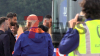 Ronaldo verlässt Flieger (on Tape) - berühmtester Fußballspieler landet am beschaulichen FMO - Tausende Fans in Trikots - Fans sind in freudiger Erwartung für den Beginn der EM 2024: 