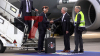 Ronaldo verlässt Flieger (on Tape) - berühmtester Fußballspieler landet am beschaulichen FMO - Tausende Fans in Trikots - Fans sind in freudiger Erwartung für den Beginn der EM 2024: 