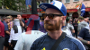 Schottlandfans lassen sich nicht vom Wetter die Stimmung vermiesen - ausgelassene Fans im Platzregen - Dudelsackspieler sorgt für schottisches Feeling: 