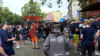 Schottlandfans lassen sich nicht vom Wetter die Stimmung vermiesen - ausgelassene Fans im Platzregen - Dudelsackspieler sorgt für schottisches Feeling: 