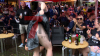 Schottlandfans lassen sich nicht vom Wetter die Stimmung vermiesen - ausgelassene Fans im Platzregen - Dudelsackspieler sorgt für schottisches Feeling: 