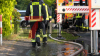 Großaufgebot an Rettungskräften - Feuerwehr deckt Dach mit Drehleiter ab - Feuerwehrdrohne kontrolliert Dach - Verletzt wurde glücklicherweise niemand - Energieversorger muss Gasleitung freilegen - Nachbar versorgt Anwohner und Rettungskräfte mit Kaffee: 