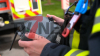 Großaufgebot an Rettungskräften - Feuerwehr deckt Dach mit Drehleiter ab - Feuerwehrdrohne kontrolliert Dach - Verletzt wurde glücklicherweise niemand - Energieversorger muss Gasleitung freilegen - Nachbar versorgt Anwohner und Rettungskräfte mit Kaffee: 
