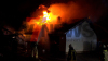 Feuerschein bereits auf der Anfahrt zu sehen - Unter anderem Hackschnitzelheizung mit Hackschnitzelbunker untergebracht - Brand relativ schnell unter Kontrolle, aber trotzdem hoher Sachschaden - Gebäude brennt komplett aus - Feuerwehr lange mit Nachlöscharbeiten beschäftigt: 