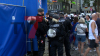 Polizei rüstet auf - Englandfans belagern Kölner Innenstadt - Polizei in vollständiger Schutzausrüstung: 