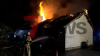 Feuerschein bereits auf der Anfahrt zu sehen - Unter anderem Hackschnitzelheizung mit Hackschnitzelbunker untergebracht - Brand relativ schnell unter Kontrolle, aber trotzdem hoher Sachschaden - Gebäude brennt komplett aus - Feuerwehr lange mit Nachlöscharbeiten beschäftigt: 