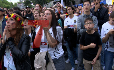 50.000 Fans bei Public Viewing - Deutzer Brücke gesperrt - Deutschland gelangt nicht ins Viertelfinale - niedergeschlagene Stimmung bei Deutschlandfans: 