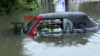 Straßen stehen unter Wasser, Autos bleiben in den Wassermassen stecken - Autofahrer mussten von ihren Fahrzeugen wegschwimmen - exklusive Mitfahrt auf Rettungsboot - Versicherungsmarkler im O-Ton - 3/4 der Unterführungen stehen unter Wasser - Feuerwehr mit Rettungsboot im Einsatz - dutzende Keller überflutet: 