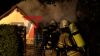 Feuerschein bereits auf der Anfahrt zu sehen - Unter anderem Hackschnitzelheizung mit Hackschnitzelbunker untergebracht - Brand relativ schnell unter Kontrolle, aber trotzdem hoher Sachschaden - Gebäude brennt komplett aus - Feuerwehr lange mit Nachlöscharbeiten beschäftigt: 