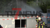 Personal reagiert umsichtig und evakuiert Besucher sofort - Feuerwehr dringt unter Chemieschutzanzügen dichtet Leckage ab und schlägt Chlorgas mit Wasser nieder: Feuerwehr mit 55 Kräften im Einsatz - Keine Personen verletzt