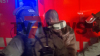 32-Jähriger steht unter Verdacht einen islamistisch motivierten Anschlag vorbereitet zu haben - Cyanid und Riesin beschafft - Verdachts der Vorbereitung einer schweren staatsgefährdenden Gewalttat - Stundenlanger Einsatz nach richterlichem Beschluss in Castrop-Rauxel - Durchsuchung dient der Auffindung entsprechender Giftstoffe und anderer Beweismittel - Beschuldigter und eine weitere Person in Gewahrsam genommen - Dekontamination von Beschuldigten und Einsatzkräften auf Feuerwehrwache - Über Vorführung vor den zuständigen Haftrichter zum Erlass eines Haftbefehls wird zu einem späteren Zeitpunkt entschieden - Ermittlungen dauern an: Abführen des Beschuldigten on Tape - Spezialkräfte bringen 32-Jährigen zum Rettungswagen on Tape - Analytische Task Force Deutschland vor Ort (on Tape)