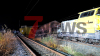 Bahnstrecke Köln-Aachen gesperrt – Güterzug und 10 Wagons bei Kerpen entgleist - drei Menschen verletzt, einer davon schwer - Bahnstrecke zwischen Köln und Aachen ist vollständig gesperrt - Schienenersatzverkehr wird eingerichtet - Unfall zwischen Güterzug und Bauzug: Experten sind vor Ort, um die Schäden zu begutachten und die Ursache des Unfalls zu ermitteln