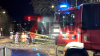 Baum kracht auf Auto und in Vorgarten eines Wohnhauses - weiterer Baum blockiert Hauptstraße vollständig - Deutscher Wetterdienst warnt vor Sturmböen mit bis zu 95 km/h - Feuerwehr warnt davor, Wälder zu meiden - Feuerwehr sägt umgestürzten Baum mit Kettensäge auseinander - glücklicherweise wurde niemand verletzt: 