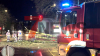 Baum kracht auf Auto und in Vorgarten eines Wohnhauses - weiterer Baum blockiert Hauptstraße vollständig - Deutscher Wetterdienst warnt vor Sturmböen mit bis zu 95 km/h - Feuerwehr warnt davor, Wälder zu meiden - Feuerwehr sägt umgestürzten Baum mit Kettensäge auseinander - glücklicherweise wurde niemand verletzt: 