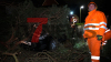 Baum kracht auf Auto und in Vorgarten eines Wohnhauses - weiterer Baum blockiert Hauptstraße vollständig - Deutscher Wetterdienst warnt vor Sturmböen mit bis zu 95 km/h - Feuerwehr warnt davor, Wälder zu meiden - Feuerwehr sägt umgestürzten Baum mit Kettensäge auseinander - glücklicherweise wurde niemand verletzt: 