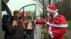 Rührende Szenen - Strahlende Augen bei LKW-Fahrern - Familien werden per Videocall dazugeschaltet - große Freude über weihnachtliche Geschenkaktion - LKW-Fahrer über Weihnachten von Familien getrennt: 