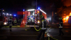 Flammeninferno zerstört mehrere Lagerhallen - Einer der größten Einsätze der Feuerwehr Rheda  - Anliegendes Gebäude konnte gerettet werden: 