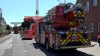 Mann fällt 16 Meter tief aus 6. OG und verletzt sich lebensgefährlich - Feuerwehr muss Rettungsdienst bei Bergungsmaßnahmen unterstützen
Rettungshubschrauber vor Ort, kommt aber nicht zum Einsatz - Unfallursache noch unklar: 
