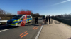 Auto rutscht unter Lastwagen durch - Fahrzeug schleudert in weiteren Lastwagen - Identität des Unfallopfers noch unklar - Beide Lastwagenfahrer unter Schock - Polizei bittet Autofahrer den Bereich weiträumig zu umfahren - Strecke in Richtung Niederlande voraussichtlich bis in den frühen Nachmittag gesperrt: 