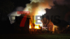 Zweiter Weihnachtsfeiertag endet in Tragödie - meterhohe Flammen schlagen überall aus dem Haus - große Rauchwolke zieht in den Nachthimmel - Großaufgebot an Rettungskräften - Wohnhaus unbewohnbar - hoher Sachschaden - Brandursache unklar: Wohnhausbrand Dortmund-Brechten – Großaufgebot der Feuerwehr, schwierige Löscharbeiten bei Minusgraden