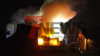 Zweiter Weihnachtsfeiertag endet in Tragödie - meterhohe Flammen schlagen überall aus dem Haus - große Rauchwolke zieht in den Nachthimmel - Großaufgebot an Rettungskräften - Wohnhaus unbewohnbar - hoher Sachschaden - Brandursache unklar: Wohnhausbrand Dortmund-Brechten – Großaufgebot der Feuerwehr, schwierige Löscharbeiten bei Minusgraden