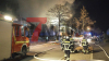 Zweiter Weihnachtsfeiertag endet in Tragödie - meterhohe Flammen schlagen überall aus dem Haus - große Rauchwolke zieht in den Nachthimmel - Großaufgebot an Rettungskräften - Wohnhaus unbewohnbar - hoher Sachschaden - Brandursache unklar: Wohnhausbrand Dortmund-Brechten – Großaufgebot der Feuerwehr, schwierige Löscharbeiten bei Minusgraden