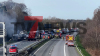 LKW bleibt nach Reifenpanne auf dem Seitenstreifen liegen, weiterer LKW krachte in stehenden LKW und geht in Flammen auf - Fahrer steigt Sekunden vorher aus seinem LKW und danach steht der LKW in Vollbrand: LKW Fahrer werden beide nur leichtverletzt. Vollsperrung voraussichtlich bis zum Nachmittag!