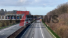 LKW bleibt nach Reifenpanne auf dem Seitenstreifen liegen, weiterer LKW krachte in stehenden LKW und geht in Flammen auf - Fahrer steigt Sekunden vorher aus seinem LKW und danach steht der LKW in Vollbrand: LKW Fahrer werden beide nur leichtverletzt. Vollsperrung voraussichtlich bis zum Nachmittag!