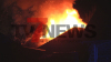 Nächtlicher Großeinsatz in Apen: Ein Bungalow stand in Flammen. PKW-Fahrer sah den Brand während der Fahrt und alarmierte die Rettungskräfte — Die Nachbarn mussten während der Löscharbeiten ihre Häuser verlassen: Hausbewohner waren im Urlaub und haben ihr Hab und Gut verloren 