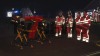 Nächtlicher Großeinsatz in Apen: Ein Bungalow stand in Flammen. PKW-Fahrer sah den Brand während der Fahrt und alarmierte die Rettungskräfte — Die Nachbarn mussten während der Löscharbeiten ihre Häuser verlassen: Hausbewohner waren im Urlaub und haben ihr Hab und Gut verloren 
