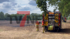 Flächenbrand breitet sich rasant aus – 1,5 Hektar Getreidefeld in Flammen - Feuer greift auf Baumfläche über - Wind entfacht schnell Großbrand, so Feuerwehr - NINA-Warnung wegen Rauch - Sichtbehinderungen durch Rauch - Luftbildaufnahmen zeigen Ausmaß des Brandes: 