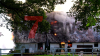 Scheune stürzt ein (ON TAPE) - Wohnhaus durch Feuer und Löschwasser unbewohnbar - 93 Kräfte kämpfen gegen Flammen - Feuerwehr setzt zwei Drehleitern zur Brandbekämpfung ein - Löschwasser wird auch aus hinter dem Haus liegendem Dortmund-Ems-Kanal bezogen: 