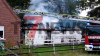 Scheune stürzt ein (ON TAPE) - Wohnhaus durch Feuer und Löschwasser unbewohnbar - 93 Kräfte kämpfen gegen Flammen - Feuerwehr setzt zwei Drehleitern zur Brandbekämpfung ein - Löschwasser wird auch aus hinter dem Haus liegendem Dortmund-Ems-Kanal bezogen: 
