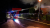 Wohnhaus in Vollbrand - rund 100 Feuerwehrkräfte im Großeinsatz - Binnen fünf Minuten in Vollbrand - Flammen erfassen Wohnhaus und Schuppen - Vollalarm für die Feuerwehr - Wohnhaus kurz nach Eintreffen der Feuerwehr in Vollbrand - Feuerwehr kämpft mit acht Rohren gegen die Flammen - Bevölkerung über NINA gewarnt: 