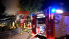 Wohnhaus in Vollbrand - rund 100 Feuerwehrkräfte im Großeinsatz - Binnen fünf Minuten in Vollbrand - Flammen erfassen Wohnhaus und Schuppen - Vollalarm für die Feuerwehr - Wohnhaus kurz nach Eintreffen der Feuerwehr in Vollbrand - Feuerwehr kämpft mit acht Rohren gegen die Flammen - Bevölkerung über NINA gewarnt: 