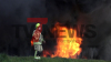 Ein Lager mit Kunststoffabfällen steht in Flammen - Die Feuerwehr kämpft mit über 200 Einsatzkräften gegen die Flammen - Brand noch nicht unter Kontrolle
: 