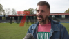 Fußballer geht Schiedsrichter nach dem Spiel wegen Entscheidungen an - Auf Beleidigungen und Drohungen folgen Ängste - Schiedsrichter will nicht mehr alleine auf den Platz - Verein verurteilt Tumulte aufs Schärfste, betreibt aber natürlich auch Ursachenforschung - Vereinsspitze setzt auf Gleichberechtigung und fußballerische Perspektive - Doch die Auswirkungen, die ihn treffen schockieren gleichermaßen - Aufsichtsrätin stellt Frage in den Raum: "Was ist mit den Schiedsrichtern heutzutage los? Wo ist da noch die Neutralität?" - Sportlicher Vorstand sieht Grenze überschritten: "Es geht jetzt in die Richtung, dass Kinder von unseren Vereinen beleidigt werden. Was tragt ihr für Wappen. Da ist glaube ich jetzt gerade so eine Grenze erreicht, wo man sagen muss: Jetzt reicht es auch!": 